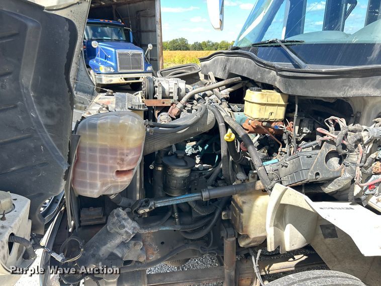 image for item ET3218 2006 International PC015 shuttle bus