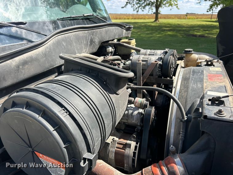 image for item ET3218 2006 International PC015 shuttle bus