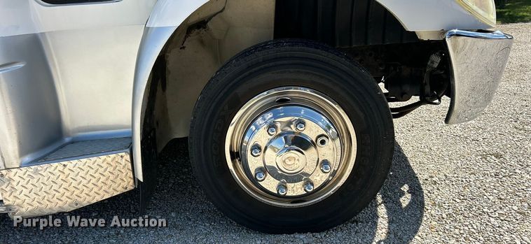 image for item ET3218 2006 International PC015 shuttle bus