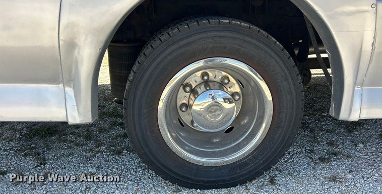 image for item ET3218 2006 International PC015 shuttle bus