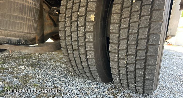 image for item ET3218 2006 International PC015 shuttle bus