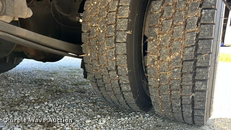 image for item ET3218 2006 International PC015 shuttle bus