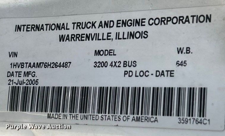 image for item ET3218 2006 International PC015 shuttle bus