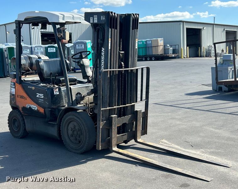 MONTACARGAS DOOSAN G25P3