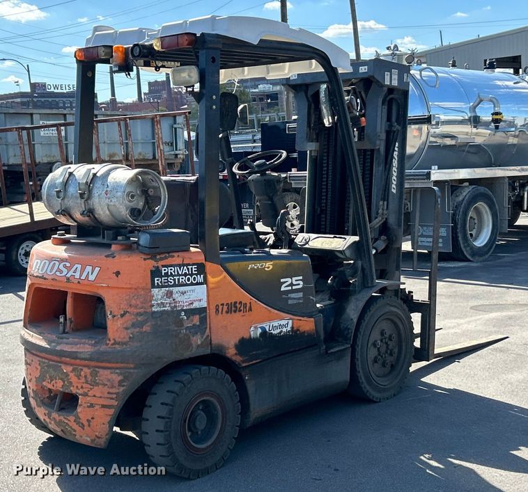 MONTACARGAS DOOSAN G25P3