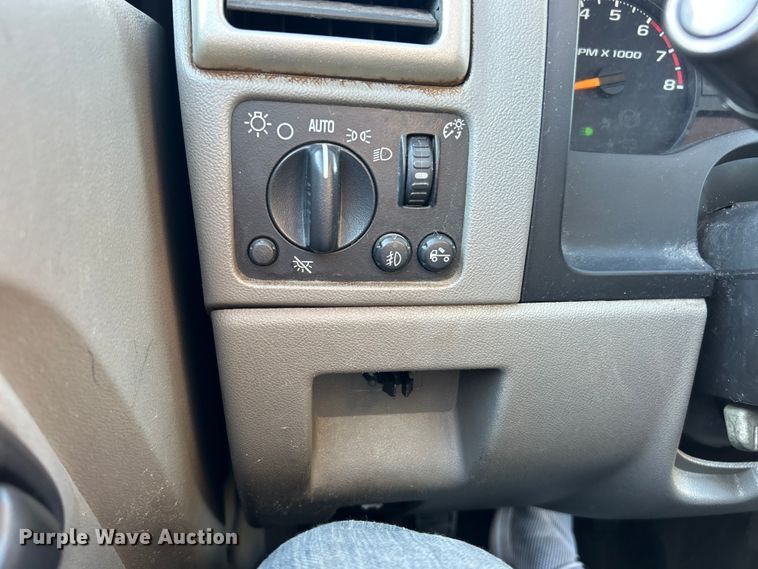 image for item ET3221 2007 Chevrolet Colorado LS Ext. Cab pickup truck