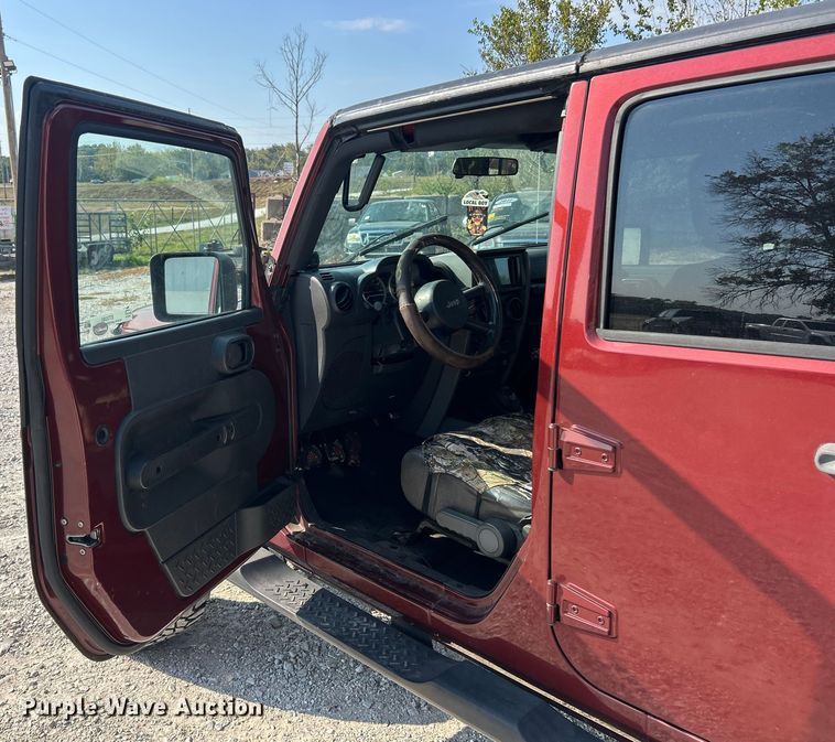 image for item ET3280 2007 Jeep Wrangler Sahara SUV