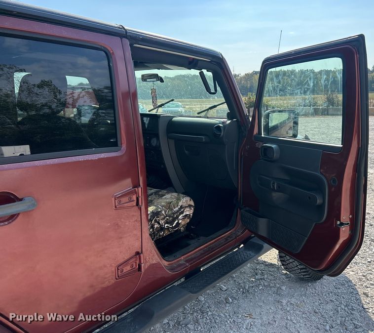 image for item ET3280 2007 Jeep Wrangler Sahara SUV