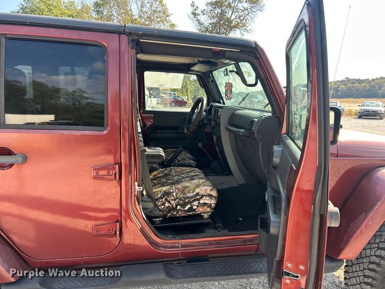 image for item ET3280 2007 Jeep Wrangler Sahara SUV