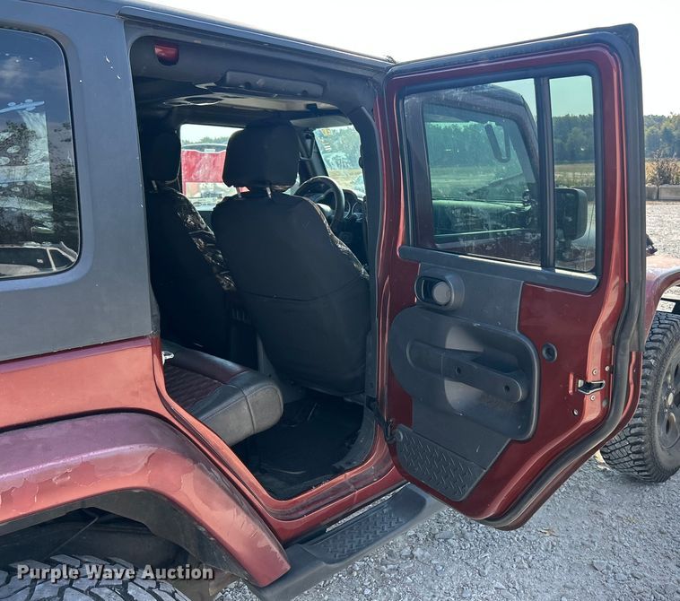 image for item ET3280 2007 Jeep Wrangler Sahara SUV