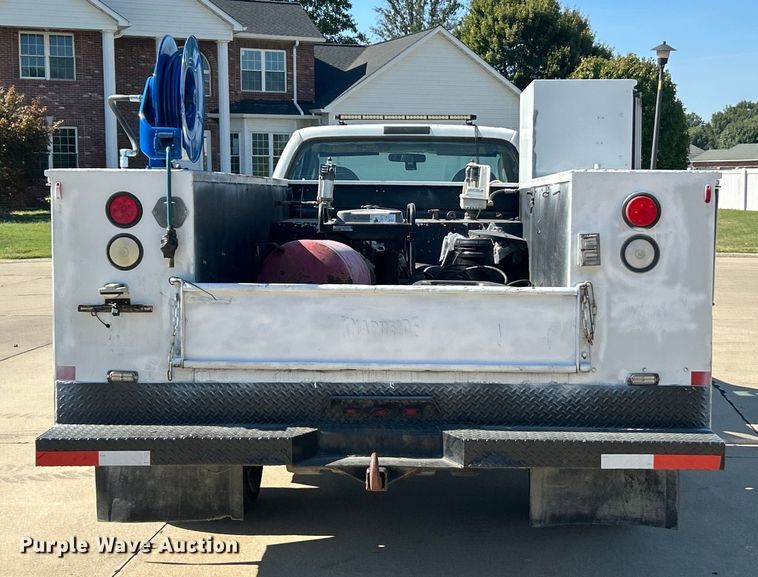 image for item ET3447 2004 Ford F350 Super Duty XL utility bed pickup truck