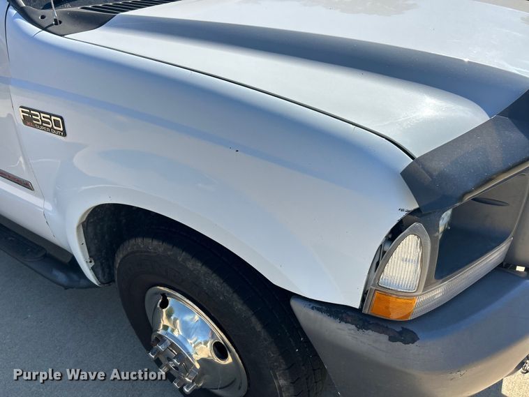 image for item ET3447 2004 Ford F350 Super Duty XL utility bed pickup truck