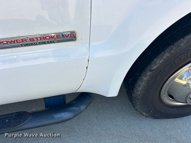 image for item ET3447 2004 Ford F350 Super Duty XL utility bed pickup truck