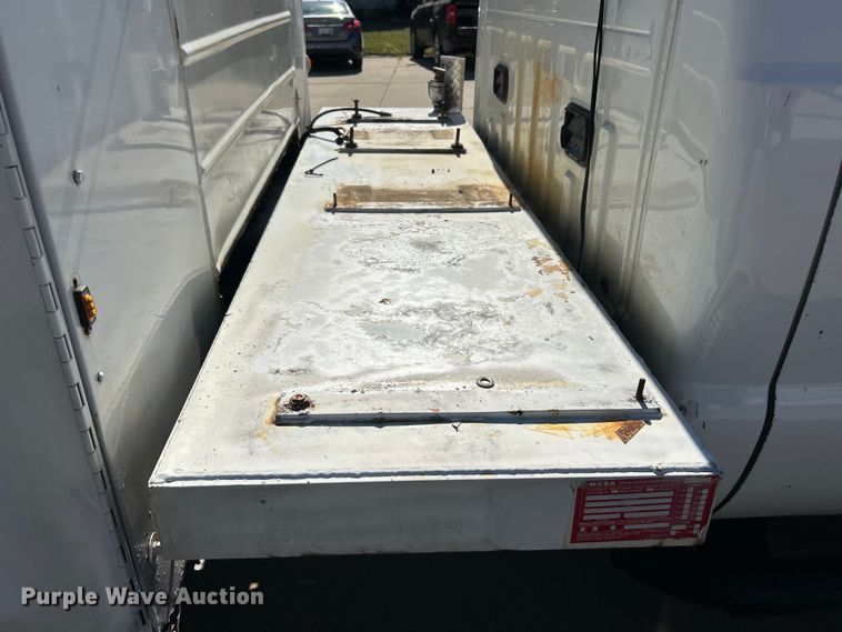 image for item ET3447 2004 Ford F350 Super Duty XL utility bed pickup truck