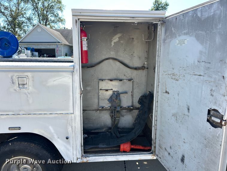 image for item ET3447 2004 Ford F350 Super Duty XL utility bed pickup truck