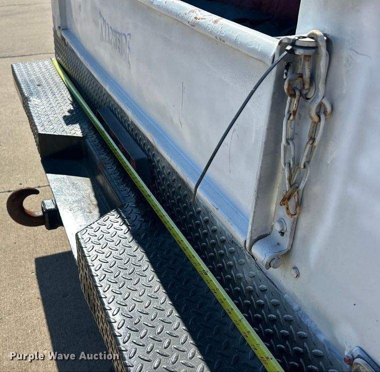 image for item ET3447 2004 Ford F350 Super Duty XL utility bed pickup truck