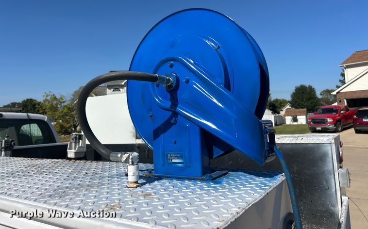 image for item ET3447 2004 Ford F350 Super Duty XL utility bed pickup truck