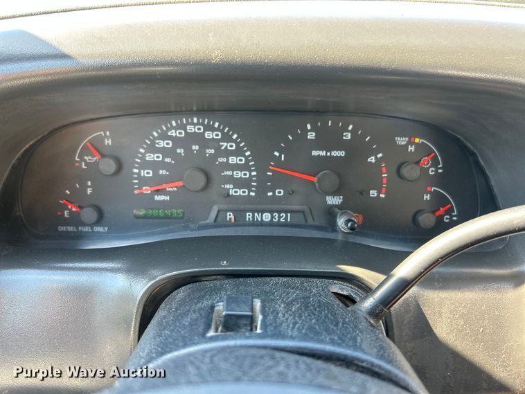 image for item ET3447 2004 Ford F350 Super Duty XL utility bed pickup truck