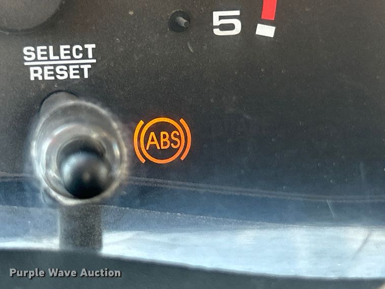 image for item ET3447 2004 Ford F350 Super Duty XL utility bed pickup truck