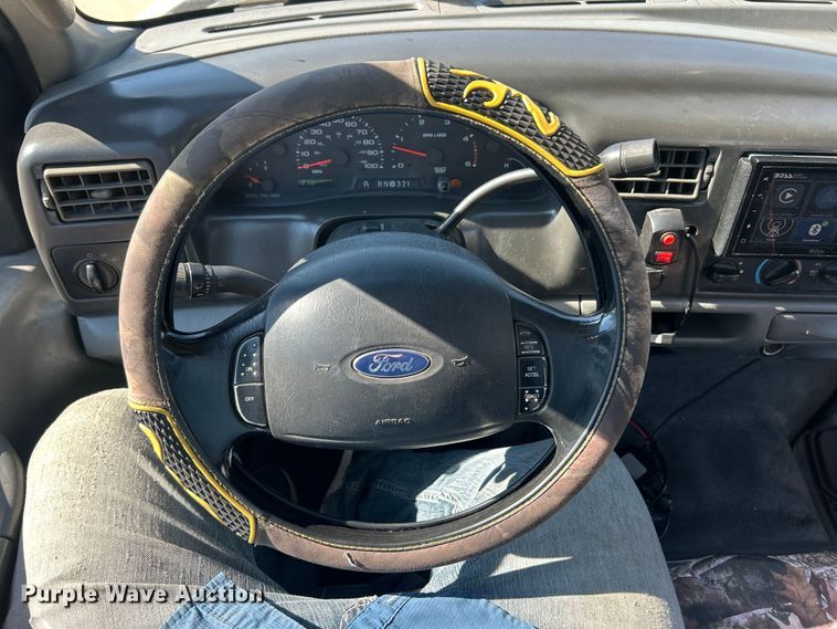 image for item ET3447 2004 Ford F350 Super Duty XL utility bed pickup truck