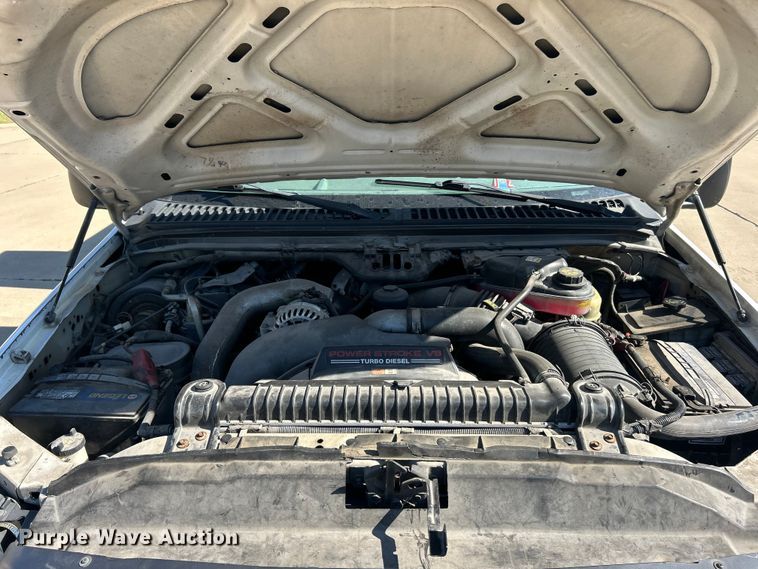 image for item ET3447 2004 Ford F350 Super Duty XL utility bed pickup truck