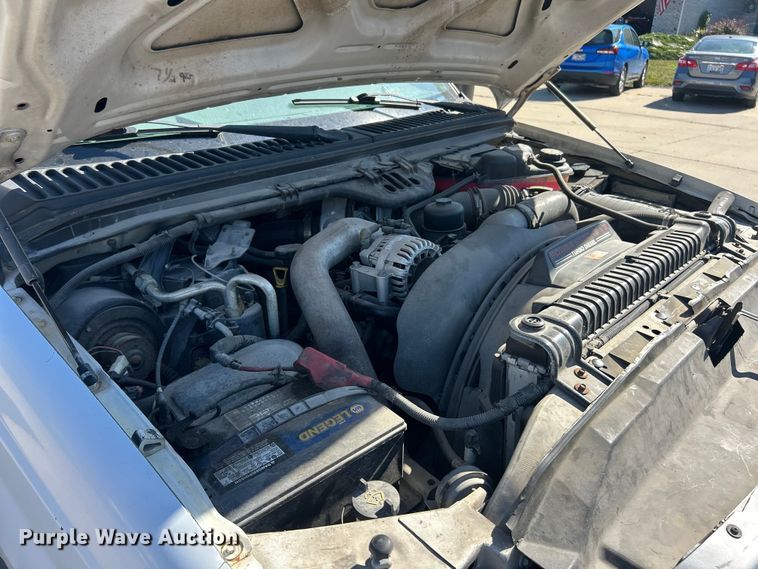 image for item ET3447 2004 Ford F350 Super Duty XL utility bed pickup truck