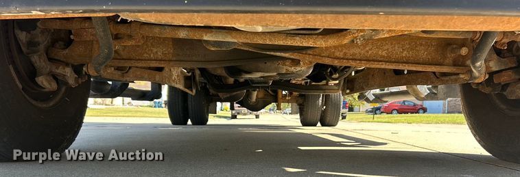 image for item ET3447 2004 Ford F350 Super Duty XL utility bed pickup truck