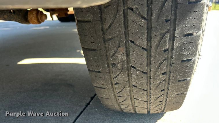 image for item ET3447 2004 Ford F350 Super Duty XL utility bed pickup truck