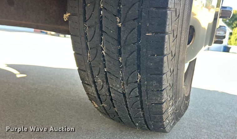 image for item ET3447 2004 Ford F350 Super Duty XL utility bed pickup truck