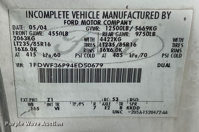 image for item ET3447 2004 Ford F350 Super Duty XL utility bed pickup truck