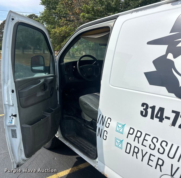 image for item ET3462 2011 Chevrolet Express van