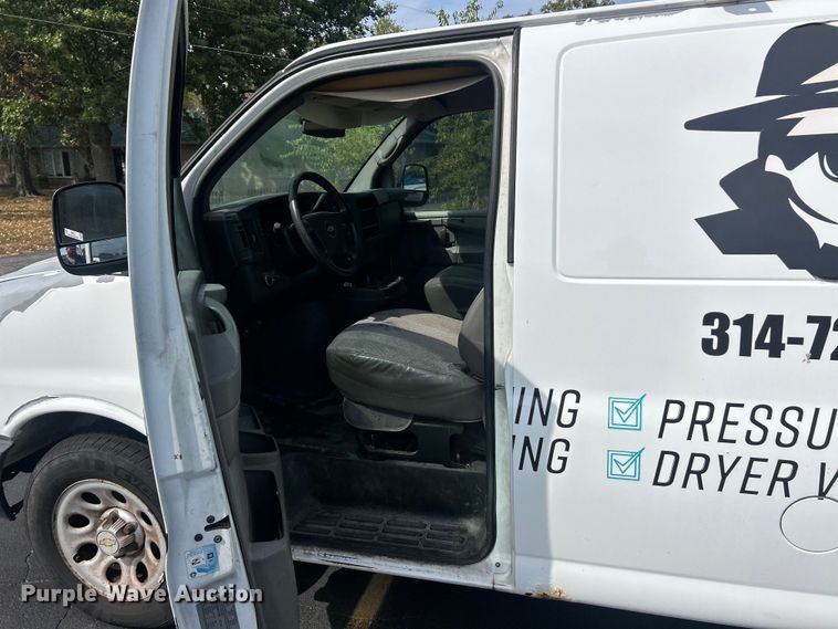 image for item ET3462 2011 Chevrolet Express van