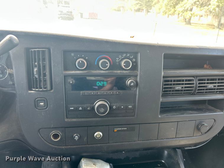 image for item ET3462 2011 Chevrolet Express van