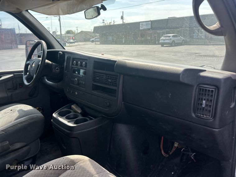 image for item ET3462 2011 Chevrolet Express van