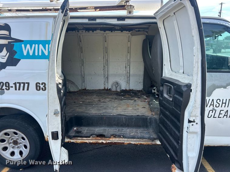 image for item ET3462 2011 Chevrolet Express van