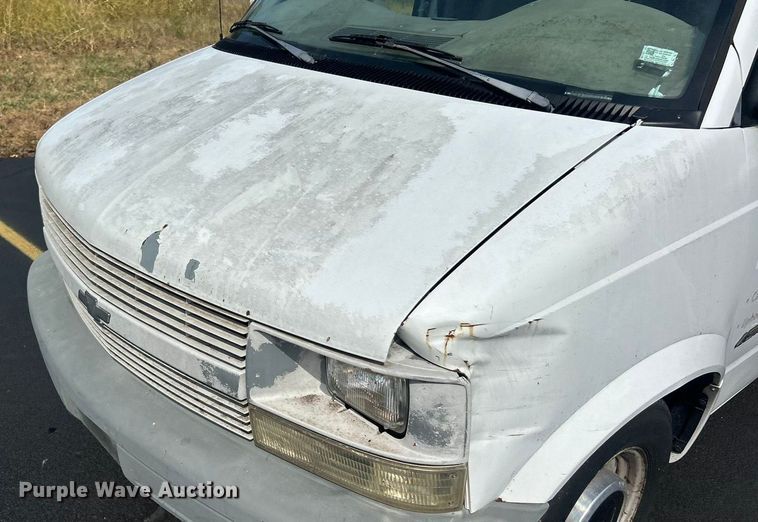 image for item ET3463 1998 Chevrolet Astro van