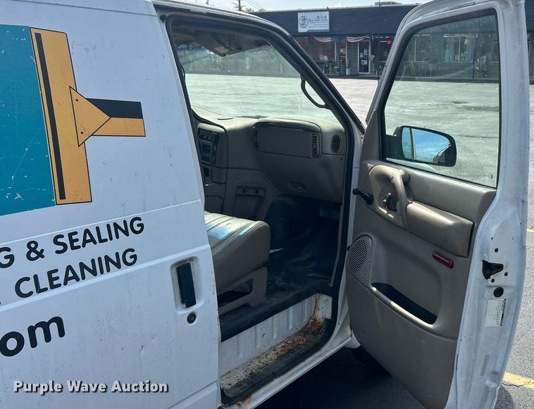 image for item ET3463 1998 Chevrolet Astro van