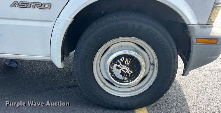 image for item ET3463 1998 Chevrolet Astro van