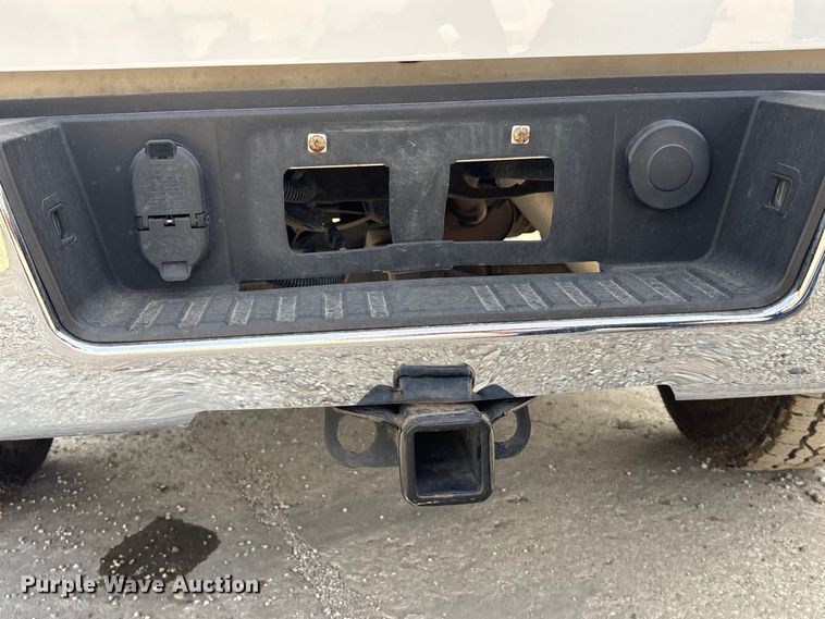 image for item ET4521 2017 GMC Sierra 1500 Crew Cab pickup truck