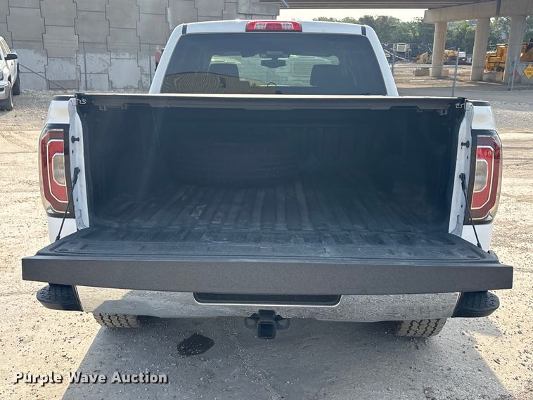 image for item ET4521 2017 GMC Sierra 1500 Crew Cab pickup truck