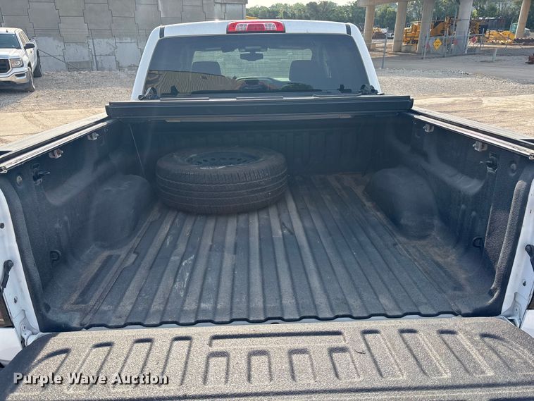 image for item ET4521 2017 GMC Sierra 1500 Crew Cab pickup truck