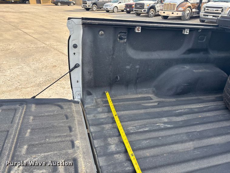 image for item ET4521 2017 GMC Sierra 1500 Crew Cab pickup truck