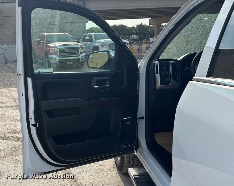 image for item ET4521 2017 GMC Sierra 1500 Crew Cab pickup truck