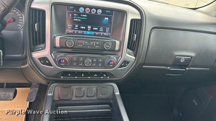 image for item ET4521 2017 GMC Sierra 1500 Crew Cab pickup truck