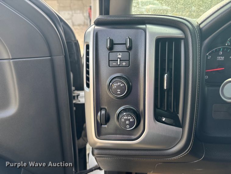 image for item ET4521 2017 GMC Sierra 1500 Crew Cab pickup truck