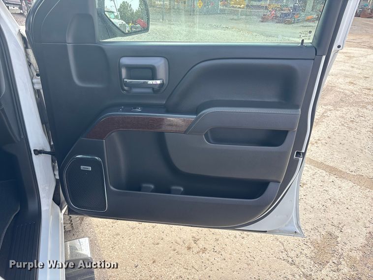 image for item ET4521 2017 GMC Sierra 1500 Crew Cab pickup truck