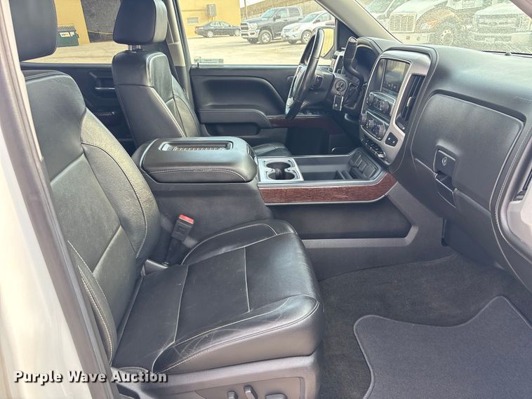 image for item ET4521 2017 GMC Sierra 1500 Crew Cab pickup truck