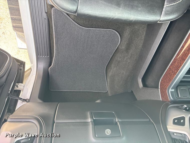 image for item ET4521 2017 GMC Sierra 1500 Crew Cab pickup truck