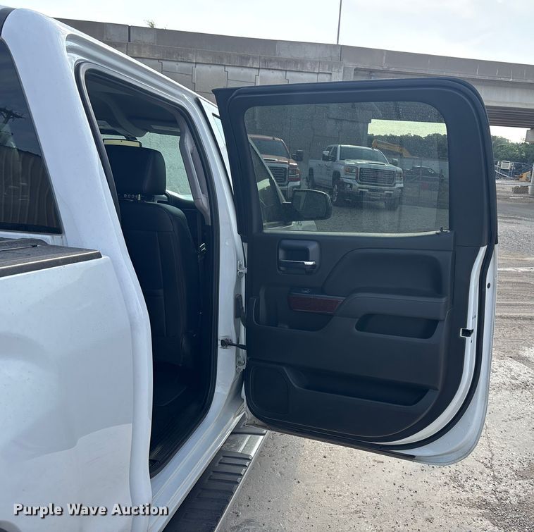 image for item ET4521 2017 GMC Sierra 1500 Crew Cab pickup truck