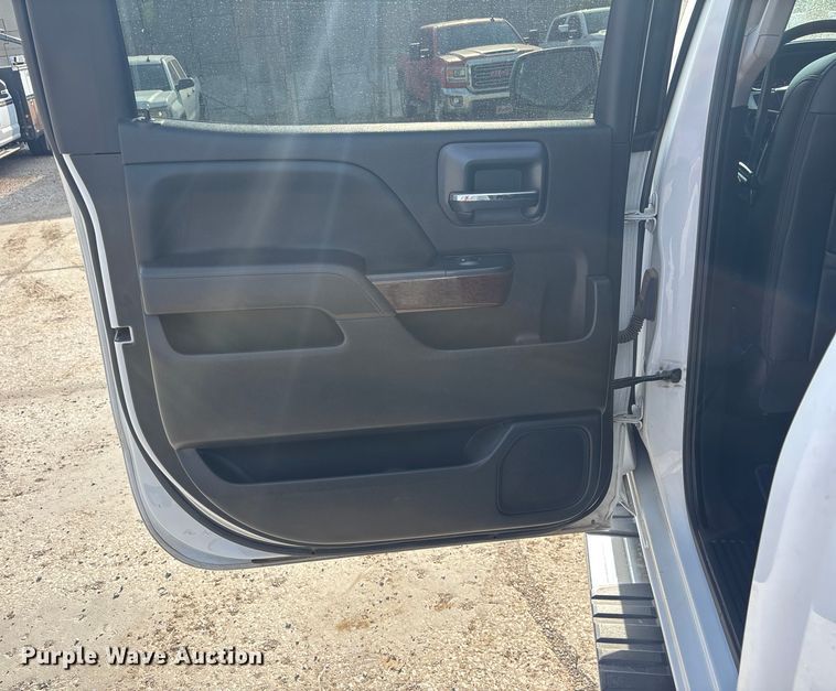 image for item ET4521 2017 GMC Sierra 1500 Crew Cab pickup truck